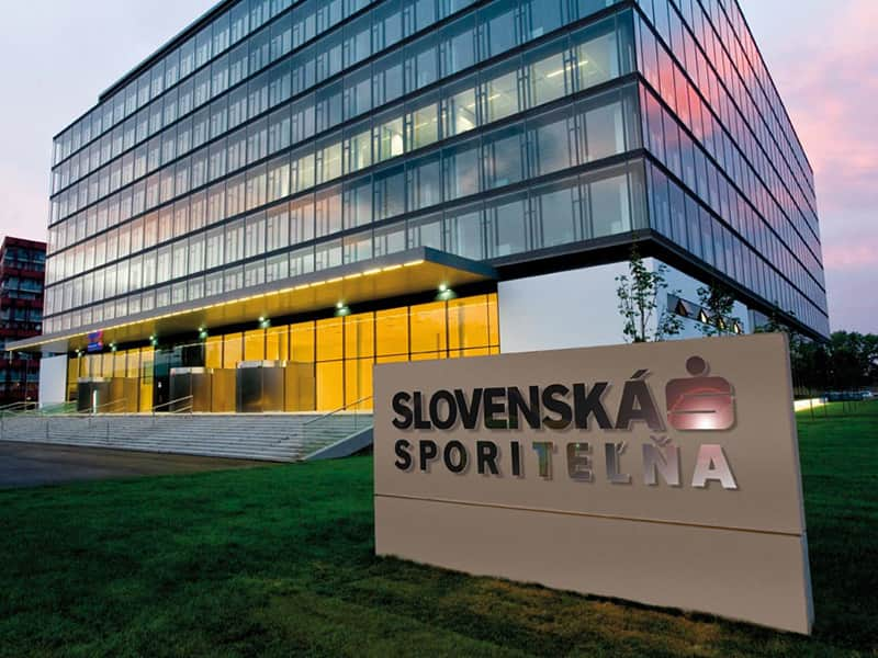 Slovenská sporiteľňa ruší potvrdenia z bankomatov a letáky v pobočkách